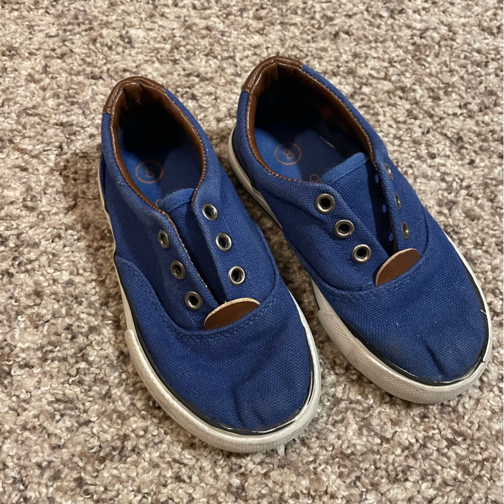 Toddler boys size 8 casual shoes